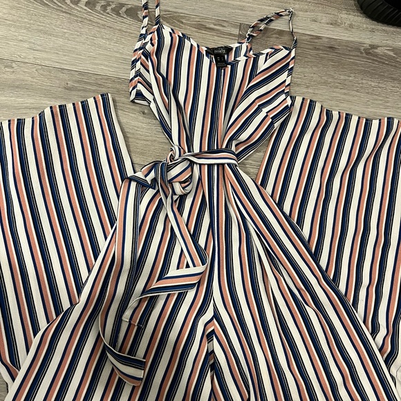 Jumpsuit V neck - Picture 2 of 4